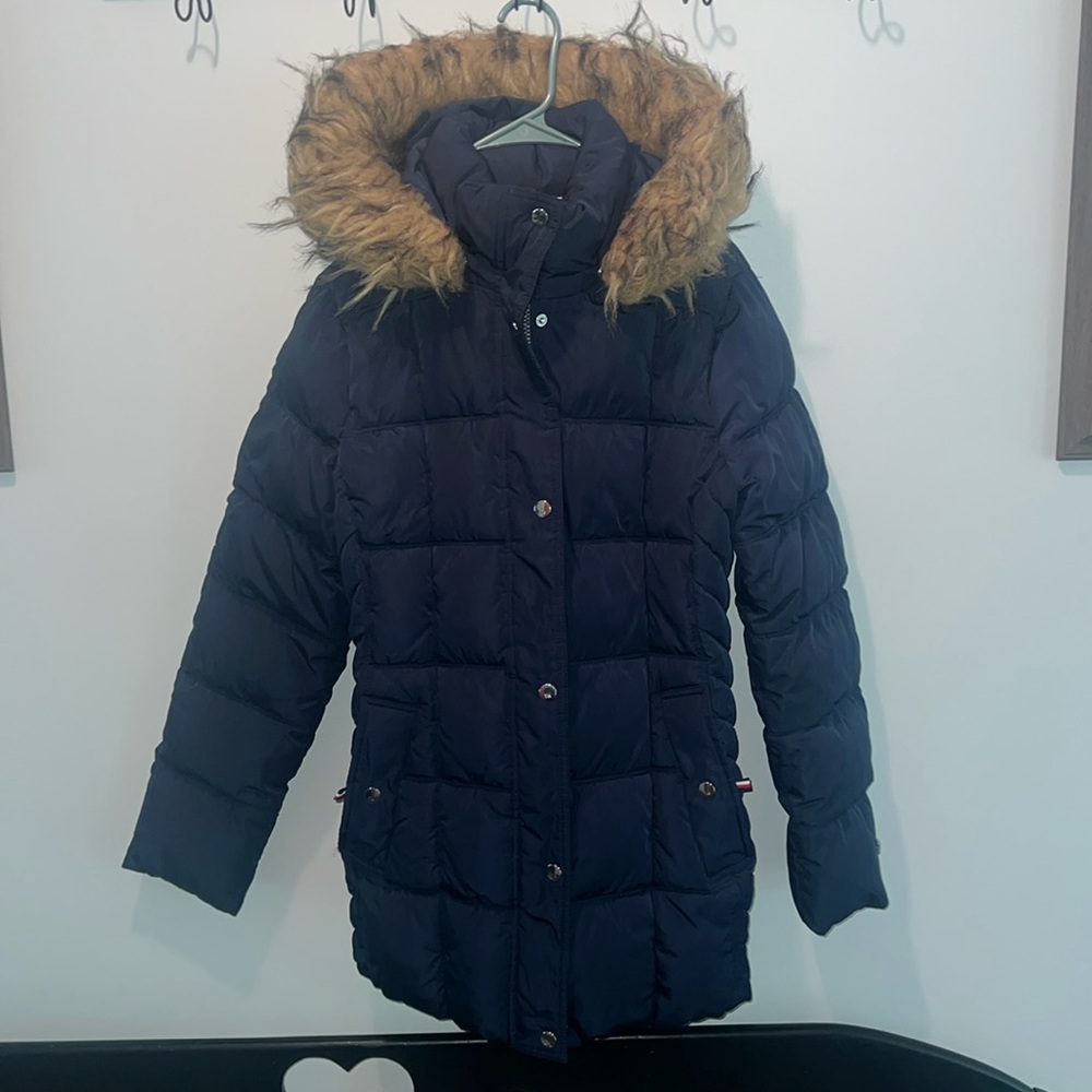 Beautiful Tommy Hilfiger winter coat. Womens size medium. Only worn twice.